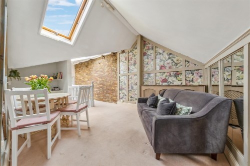 Arrange a viewing for Kingscourt Road, London